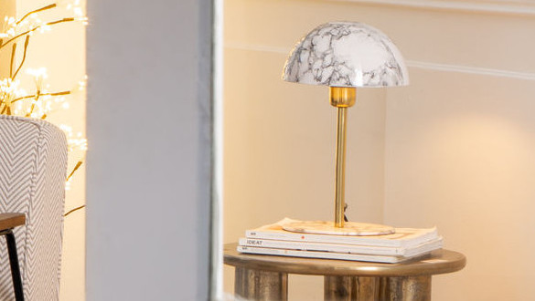 Révélez l'éclat de votre foyer avec une lampe d'exception