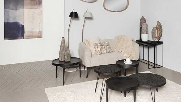 Ce lot de 2 consoles en métal est disponible en différents tailles 