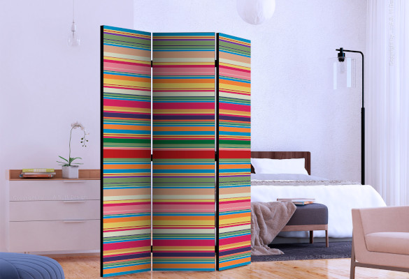 Un paravent déco aux rayures subtiles et colorées