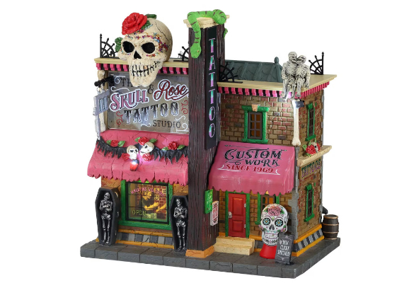 Le studio de tatouage des crânes et des roses de Lemax